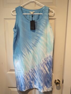 Jane and DelanceyTie-Dye Blue Scoop Neck Beach Cover Up